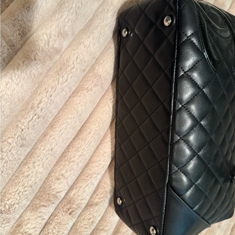 Chanel Black Quilted Shoulder Bag - Picture 6 of 15